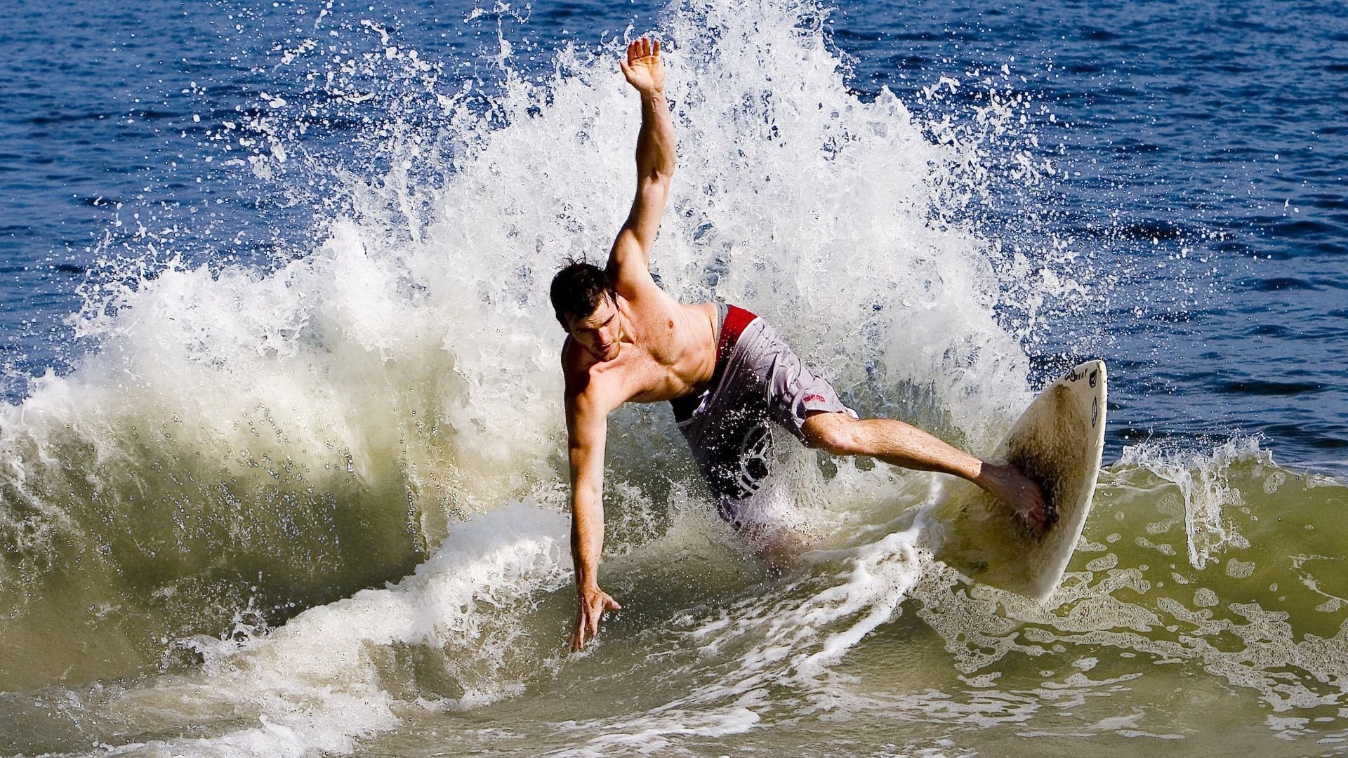 “铁人两项：选手挑战极限，天府新区见证荣耀时刻”