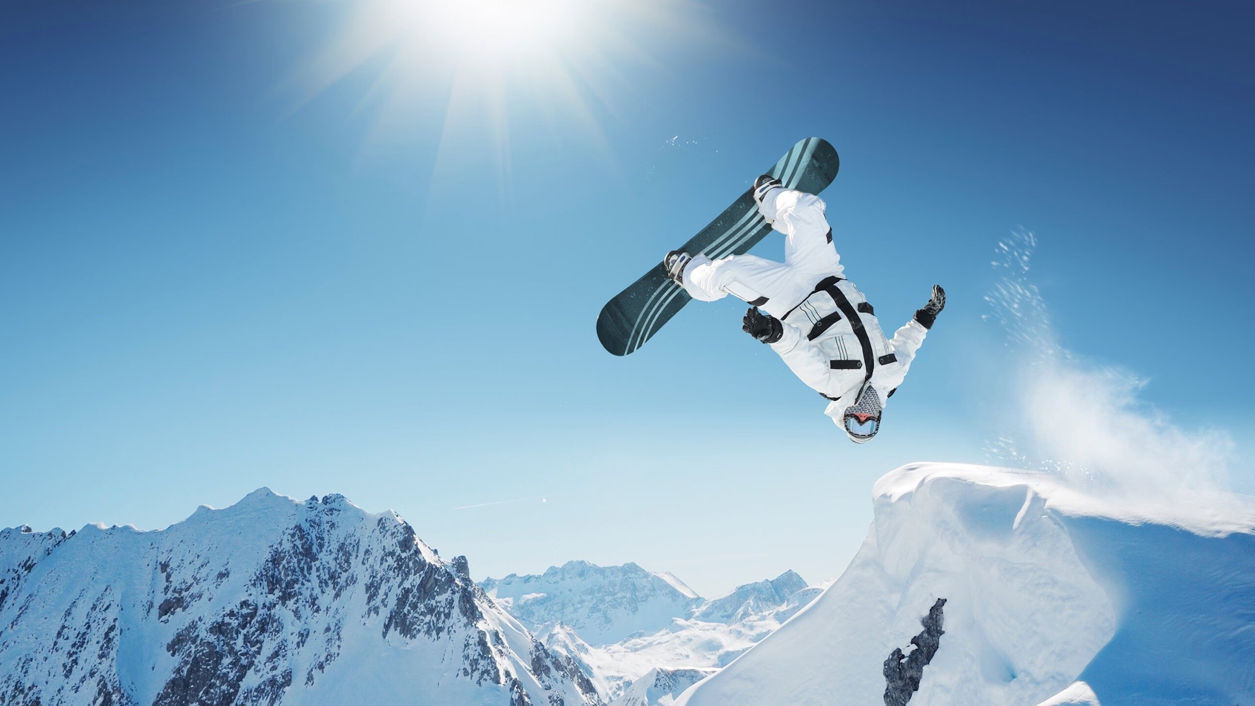 “腰旗式美式橄榄球：成都七中东部带来新兴运动挑战”